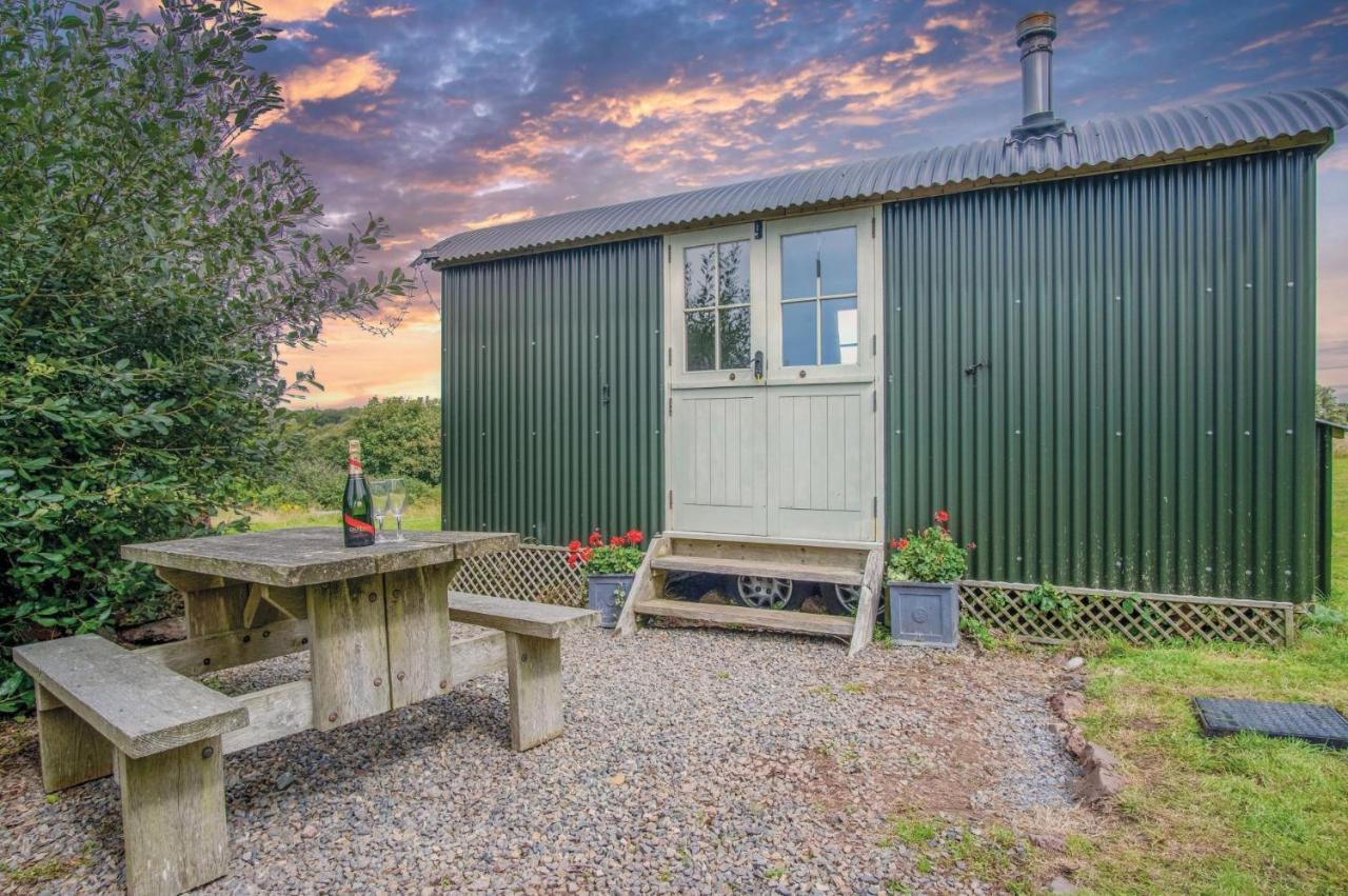 Haven View - 1 Bedroom Shepherds Hut - St Ishmaels Saint Ishmaels  Exterior photo