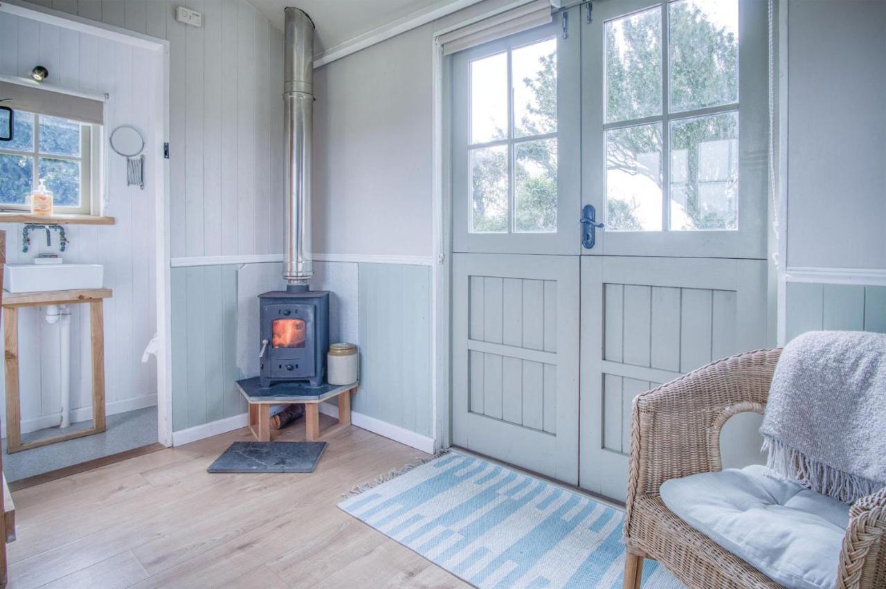 Haven View - 1 Bedroom Shepherds Hut - St Ishmaels Saint Ishmaels  Exterior photo
