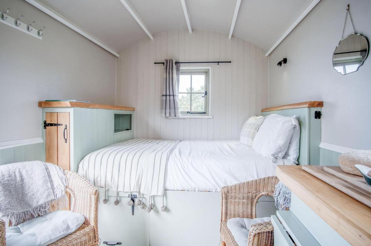 Haven View - 1 Bedroom Shepherds Hut - St Ishmaels Saint Ishmaels  Exterior photo